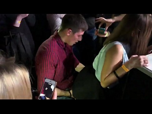 ❤️ Sess reali f'nightclub Russu. Tfajla Russa ta’ 18-il sena fl-anus u l-vaġina fucked f’nightclub ️❌ Sess fil-porn mt.psi-mass.ru ❤